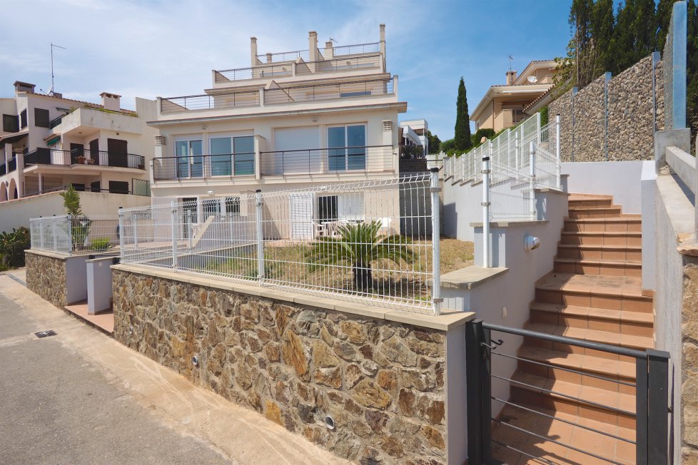 House for Sale in Llanca, Costa Brava BarcelonaHome