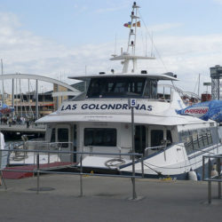 Las_Golondrinas_tour_boat