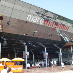 maremagnum shopping center in barcelona