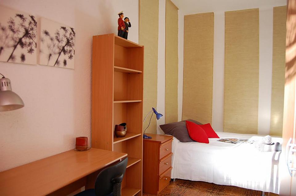 GÜNSTIGES ZIMMER ZUR MIETE IN BARCELONA