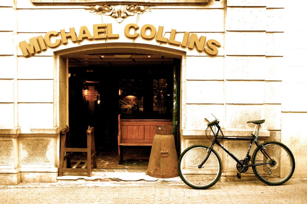 Collins pub. Michael Collins pub. Коллинз бар цветной бульвар.