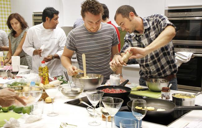 Gastronomy Experiences Barcelona: Paella workshop 