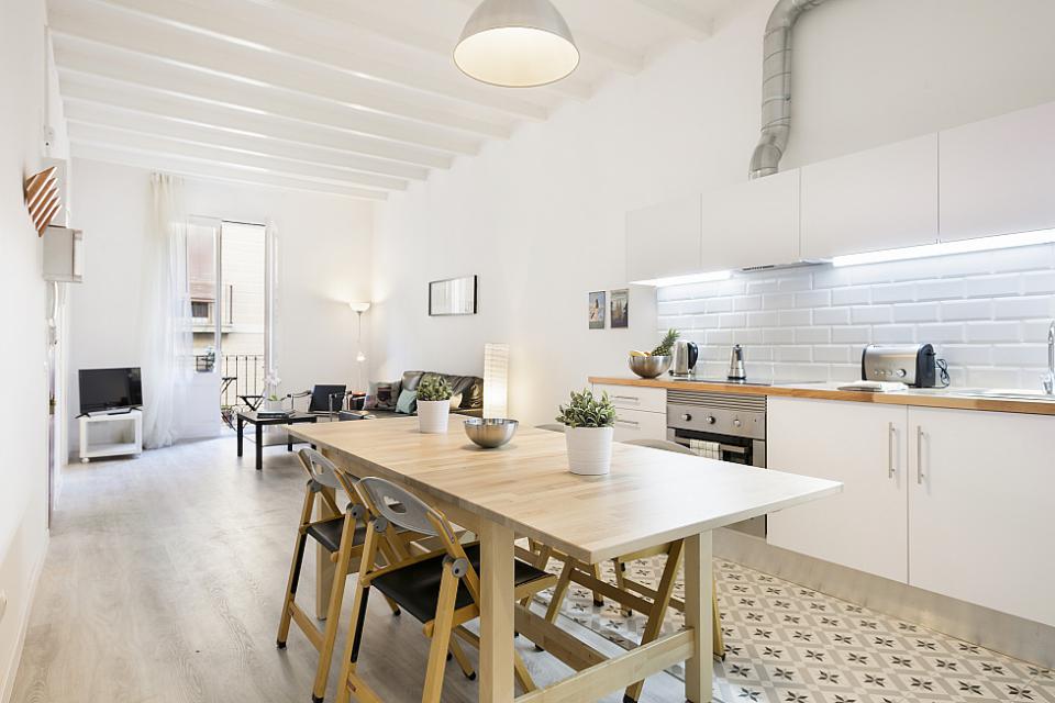 Stylish 3 Bedroom Apartment Close to Plaza Espana; Barcelona-Home 