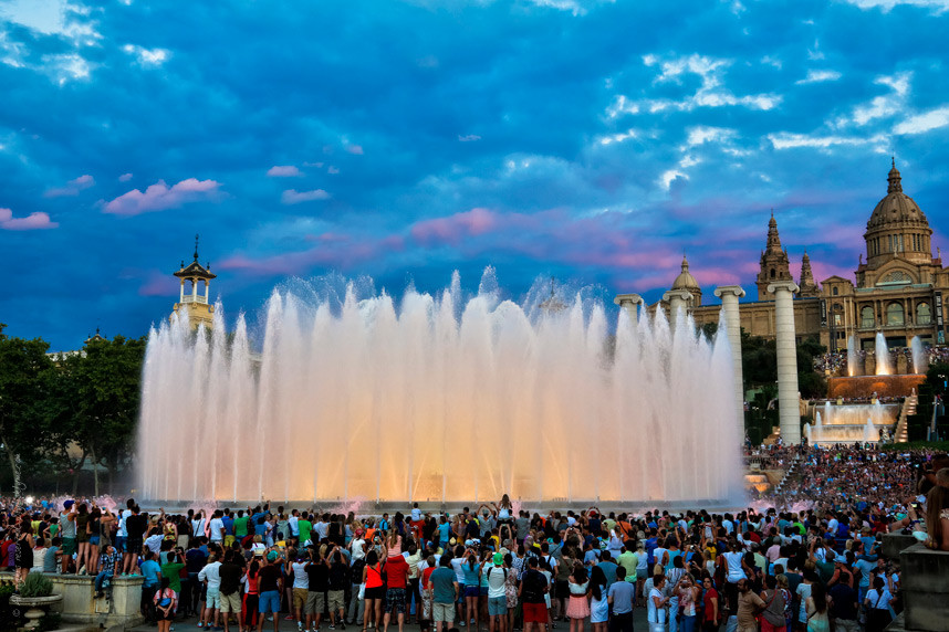 Increasing number of tourist visiting Barcelona
