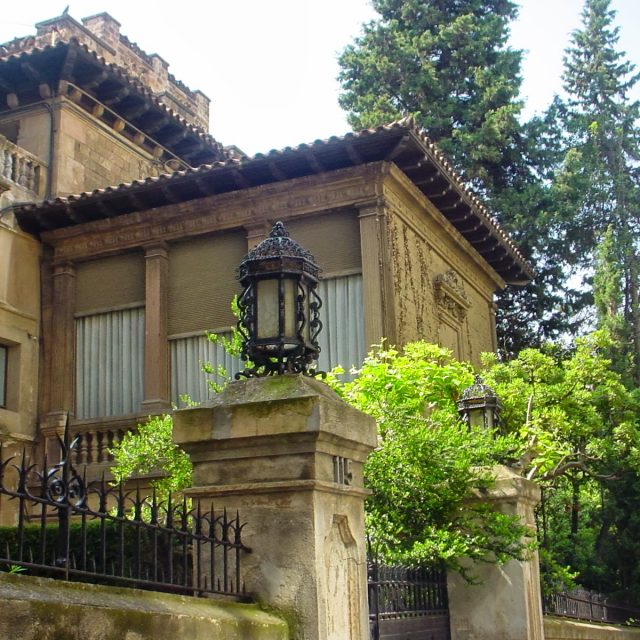 A Library for Foreigners in the House of Muñoz Ramonet