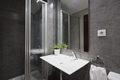 bathroom apartment near hospital de Sant Pau