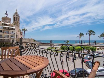 APARTMENT WITH STUNNING VIEWS IN SITGES