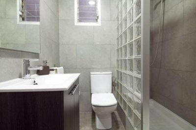 toilet apartment nearby Sagrada Familia