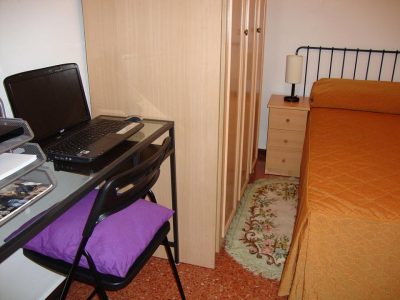 Single room with a central location