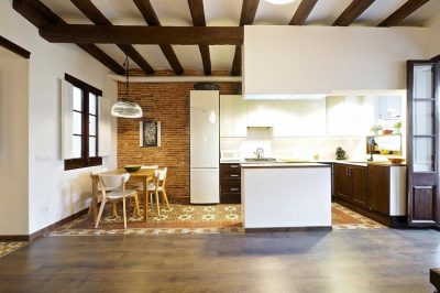 For rent: vintage apartment in Sants