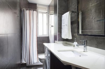 bathroom accommodation near Camp Nou Barcelona