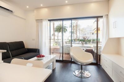 SEAFRONT APARTMENT IN SITGES