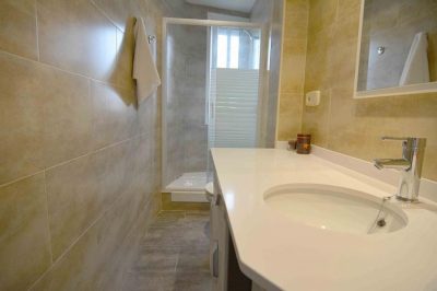 Bathroom for rent friendly apartment in Barcelona