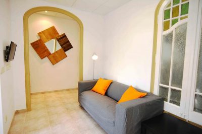 Couch for rent friendly apartment in Barcelona
