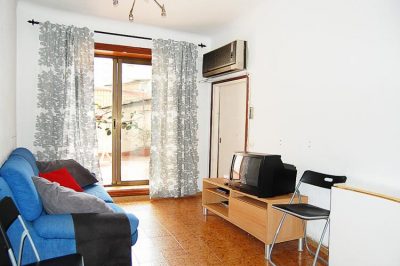 living room cheap room near Sagrada Familia