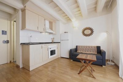 Kitchen studio apartment in Barcelona