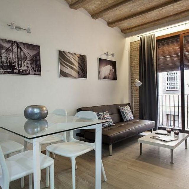 FOR RENT: ACCOMMODATION IN HISTORIC CENTRE OF BARCELONA