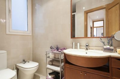 bathroom For rent flat in Barcelona