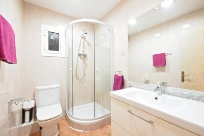 bathroom apartment close to Fira Barcelona