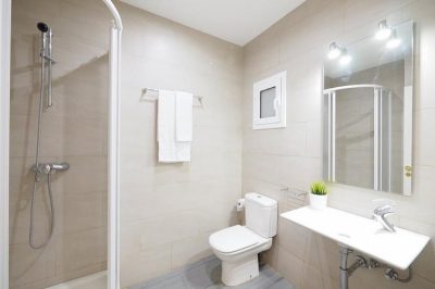 bathroom deluxe apartment close to plaza catalunya