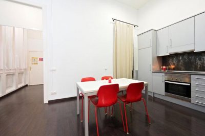 table deluxe apartment close to plaza catalunya
