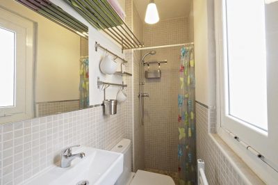 bathroom lovely apartment in center of Barcelona