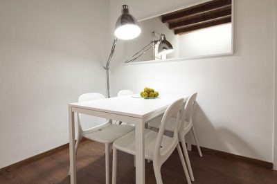 table elegant apartment nearby Sagrada Familia