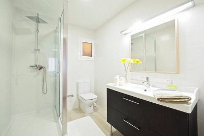 bathroom apartment close to Camp Nou Barcelona