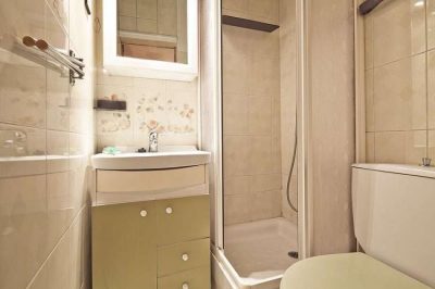 bathroom apartment in historic center of Barcelona