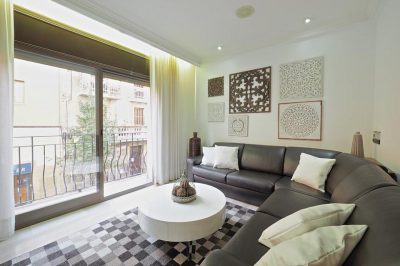 l three story house close to plaza espanya