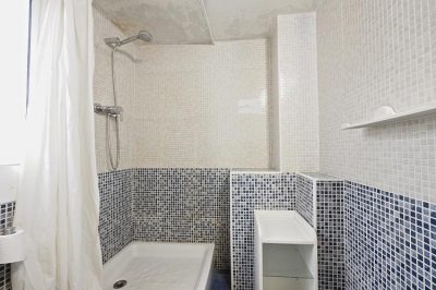 Bathroom studio apartment in Barcelona