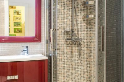 bathroom 1 deluxe apartment in center of Barcelona