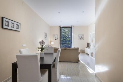 dining table apartment near Gran Via