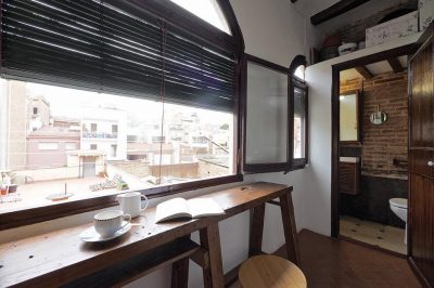 For rent: vintage apartment in Sants